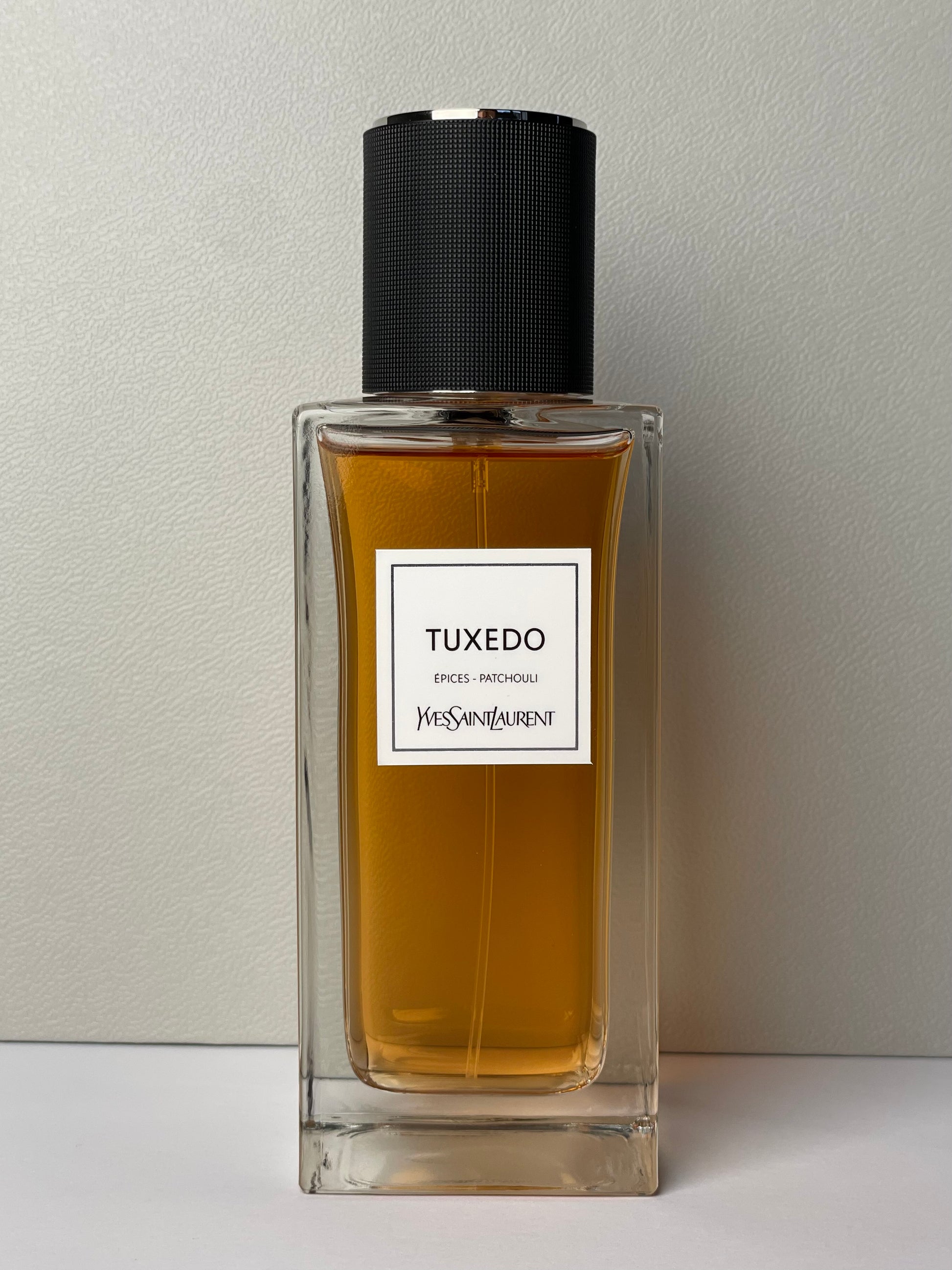 Flacon Tuxedo Parfum Yves Saint Laurent 125mL Oriental Épices Poivre noir Patchouli fumé Cardamome Accord d'ambre gris